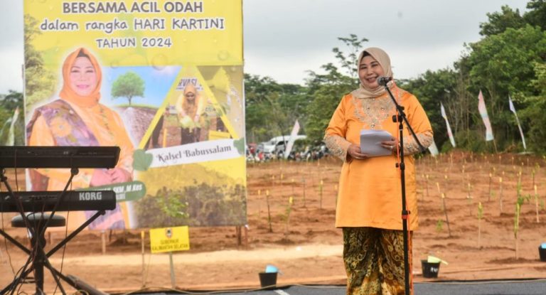 Harmoni Hijau: Pesan Semangat dari Acil Odah untuk Perempuan Banjar pada Kegiatan Penanaman Pohon