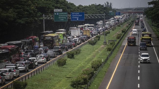 kemacetan-kendaraan-pemudik-di-tol-cipali-1_169.jpeg