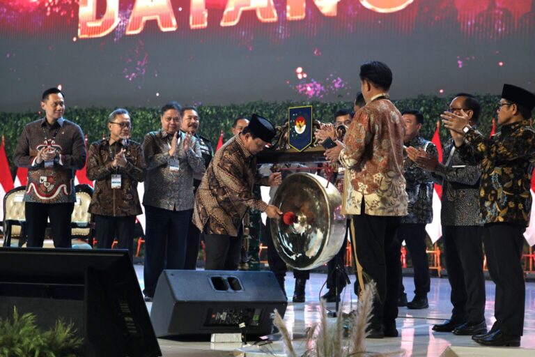 Prabowo Subianto Gugah Seluruh Pejabat di RI: Pusatkan Pikiran, Wewenang Kita untuk Rakyat