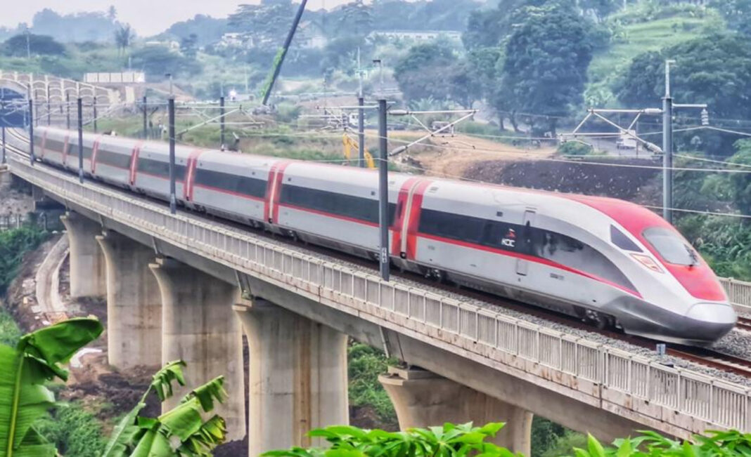kereta-cepat-whoosh-foto-dok-kcic-ealxk-btln.jpg