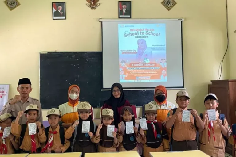Program School to School Dokter Gigi RSU Wajak Husada: Tingkatkan Kesadaran Kesehatan Gigi