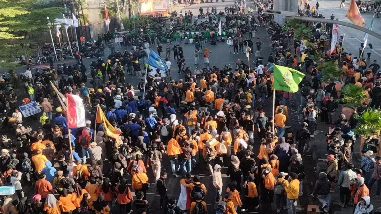 Puluhan Orang Ditangkap dan Dirawat di RS Selama Demo, Ketua YLBHI Mengecam Kejadian
